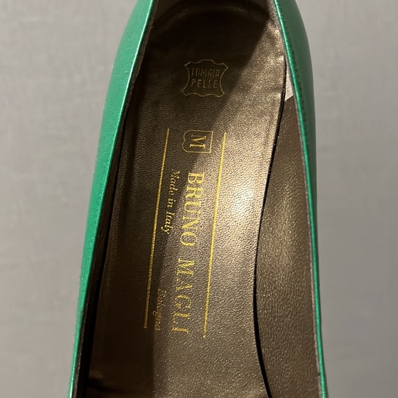⭐️Bruno Magli Green Leather With Gold Accent Heels Sz-6 B - Picture 7 of 10